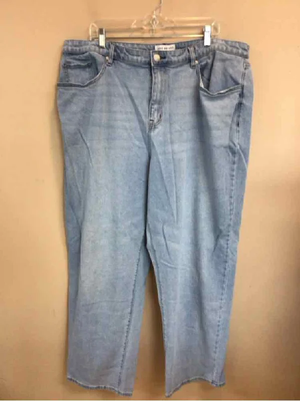 LANE BRYANT SIZE 18 Ladies JEANS Bold Women's Animal Print Bold Women's Animal Print