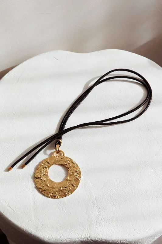 Hometown Textured Round Pendant Necklace Gold Streetwear Style for Streetwear Style for Hometown Textured Round Pendant Necklace Gold Streetwear Style for Streetwear Style for