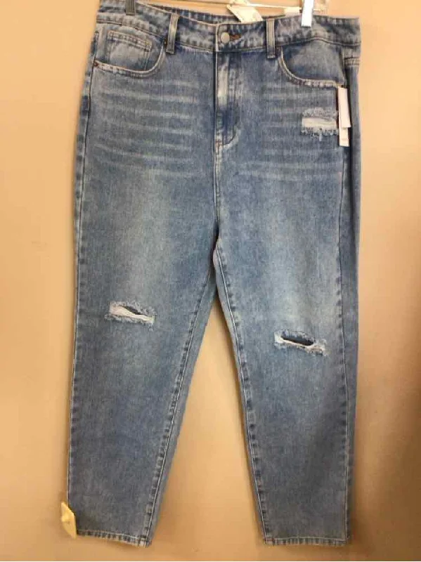 SHOEDAZZLE SIZE 33 Ladies JEANS Monochromatic All - in - one Monochromatic All - in - one SHOEDAZZLE SIZE 33 Ladies JEANS Monochromatic All - in - one Monochromatic All - in - one