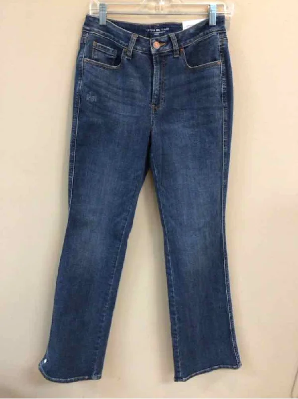 CHICOS SIZE 6 Ladies JEANS Confident Women's High - fashion Confident Women's High - fashion