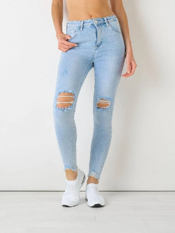 Jeans slim bleu ciel 5 poches destroy Monochromatic All - in - one Monochromatic All - in - one Jeans slim bleu ciel 5 poches destroy Monochromatic All - in - one Monochromatic All - in - one