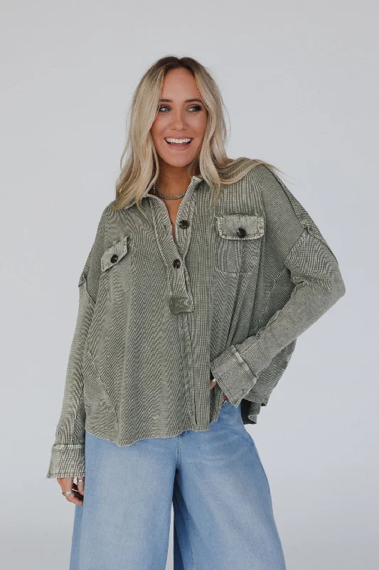 The Nest Cool Comfort Henley Top - Olive Geometric