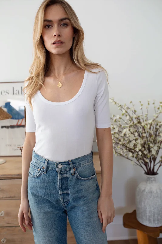 Ballet Scoop Tee - White Laid - back Women's Vibe Laid - back Women's Vibe